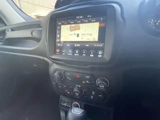 クライスラー・ジープ ジープ レネゲード リミテッド 高知県 2020(令2)年 3.2万km 黒 純正ナビ/【フルセグTV/BT/Applecarplay/Android Auto】/アドバンストブレーキアシスト/LaneSenseTM車線逸脱警報プラス/前面衝突警報（クラッシュミティゲーション付）/ブラインドスポットモニター / リアクロスパスディテクション/Parkviewリアバックアップカメラ/ParkSenseリアパークアシスト/エレクトロニック・スタビリティ・コントロール（横滑り防止）/エレクトロニック・ロール・ミティゲーション（車線逸脱防止）/オールスピードトラクションコントロール（タイヤ空転防止）/アダプティブクルーズコントロール/LEDヘッドライト（デイタイム・ランニング・ライト付）/黒レザーシート/シートヒーター/ステアリングヒーター/純正17インチアルミホイール/前後ドラレコ