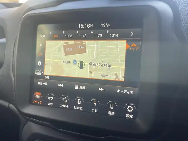 クライスラー・ジープ ジープ レネゲード リミテッド 高知県 2020(令2)年 3.2万km 黒 純正ナビ/【フルセグTV/BT/Applecarplay/Android Auto】/アドバンストブレーキアシスト/LaneSenseTM車線逸脱警報プラス/前面衝突警報（クラッシュミティゲーション付）/ブラインドスポットモニター / リアクロスパスディテクション/Parkviewリアバックアップカメラ/ParkSenseリアパークアシスト/エレクトロニック・スタビリティ・コントロール（横滑り防止）/エレクトロニック・ロール・ミティゲーション（車線逸脱防止）/オールスピードトラクションコントロール（タイヤ空転防止）/アダプティブクルーズコントロール/LEDヘッドライト（デイタイム・ランニング・ライト付）/黒レザーシート/シートヒーター/ステアリングヒーター/純正17インチアルミホイール/前後ドラレコ