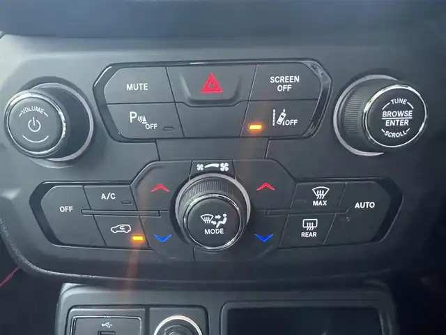 クライスラー・ジープ ジープ レネゲード リミテッド 高知県 2020(令2)年 3.2万km 黒 純正ナビ/【フルセグTV/BT/Applecarplay/Android Auto】/アドバンストブレーキアシスト/LaneSenseTM車線逸脱警報プラス/前面衝突警報（クラッシュミティゲーション付）/ブラインドスポットモニター / リアクロスパスディテクション/Parkviewリアバックアップカメラ/ParkSenseリアパークアシスト/エレクトロニック・スタビリティ・コントロール（横滑り防止）/エレクトロニック・ロール・ミティゲーション（車線逸脱防止）/オールスピードトラクションコントロール（タイヤ空転防止）/アダプティブクルーズコントロール/LEDヘッドライト（デイタイム・ランニング・ライト付）/黒レザーシート/シートヒーター/ステアリングヒーター/純正17インチアルミホイール/前後ドラレコ