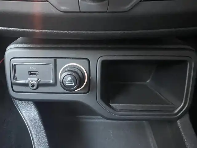 クライスラー・ジープ ジープ レネゲード リミテッド 高知県 2020(令2)年 3.2万km 黒 純正ナビ/【フルセグTV/BT/Applecarplay/Android Auto】/アドバンストブレーキアシスト/LaneSenseTM車線逸脱警報プラス/前面衝突警報（クラッシュミティゲーション付）/ブラインドスポットモニター / リアクロスパスディテクション/Parkviewリアバックアップカメラ/ParkSenseリアパークアシスト/エレクトロニック・スタビリティ・コントロール（横滑り防止）/エレクトロニック・ロール・ミティゲーション（車線逸脱防止）/オールスピードトラクションコントロール（タイヤ空転防止）/アダプティブクルーズコントロール/LEDヘッドライト（デイタイム・ランニング・ライト付）/黒レザーシート/シートヒーター/ステアリングヒーター/純正17インチアルミホイール/前後ドラレコ