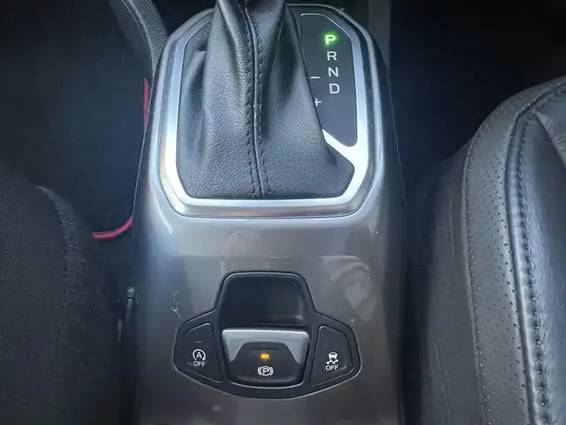 クライスラー・ジープ ジープ レネゲード リミテッド 高知県 2020(令2)年 3.2万km 黒 純正ナビ/【フルセグTV/BT/Applecarplay/Android Auto】/アドバンストブレーキアシスト/LaneSenseTM車線逸脱警報プラス/前面衝突警報（クラッシュミティゲーション付）/ブラインドスポットモニター / リアクロスパスディテクション/Parkviewリアバックアップカメラ/ParkSenseリアパークアシスト/エレクトロニック・スタビリティ・コントロール（横滑り防止）/エレクトロニック・ロール・ミティゲーション（車線逸脱防止）/オールスピードトラクションコントロール（タイヤ空転防止）/アダプティブクルーズコントロール/LEDヘッドライト（デイタイム・ランニング・ライト付）/黒レザーシート/シートヒーター/ステアリングヒーター/純正17インチアルミホイール/前後ドラレコ