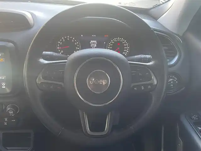 クライスラー・ジープ ジープ レネゲード リミテッド 高知県 2020(令2)年 3.2万km 黒 純正ナビ/【フルセグTV/BT/Applecarplay/Android Auto】/アドバンストブレーキアシスト/LaneSenseTM車線逸脱警報プラス/前面衝突警報（クラッシュミティゲーション付）/ブラインドスポットモニター / リアクロスパスディテクション/Parkviewリアバックアップカメラ/ParkSenseリアパークアシスト/エレクトロニック・スタビリティ・コントロール（横滑り防止）/エレクトロニック・ロール・ミティゲーション（車線逸脱防止）/オールスピードトラクションコントロール（タイヤ空転防止）/アダプティブクルーズコントロール/LEDヘッドライト（デイタイム・ランニング・ライト付）/黒レザーシート/シートヒーター/ステアリングヒーター/純正17インチアルミホイール/前後ドラレコ