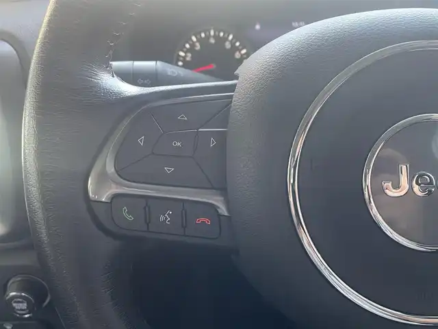 クライスラー・ジープ ジープ レネゲード リミテッド 高知県 2020(令2)年 3.2万km 黒 純正ナビ/【フルセグTV/BT/Applecarplay/Android Auto】/アドバンストブレーキアシスト/LaneSenseTM車線逸脱警報プラス/前面衝突警報（クラッシュミティゲーション付）/ブラインドスポットモニター / リアクロスパスディテクション/Parkviewリアバックアップカメラ/ParkSenseリアパークアシスト/エレクトロニック・スタビリティ・コントロール（横滑り防止）/エレクトロニック・ロール・ミティゲーション（車線逸脱防止）/オールスピードトラクションコントロール（タイヤ空転防止）/アダプティブクルーズコントロール/LEDヘッドライト（デイタイム・ランニング・ライト付）/黒レザーシート/シートヒーター/ステアリングヒーター/純正17インチアルミホイール/前後ドラレコ