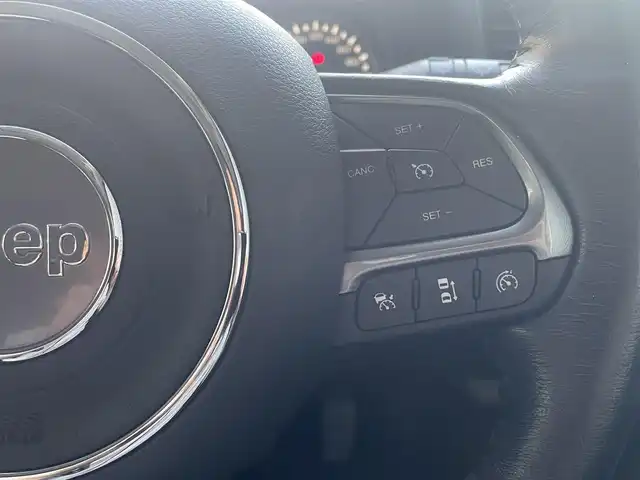 クライスラー・ジープ ジープ レネゲード リミテッド 高知県 2020(令2)年 3.2万km 黒 純正ナビ/【フルセグTV/BT/Applecarplay/Android Auto】/アドバンストブレーキアシスト/LaneSenseTM車線逸脱警報プラス/前面衝突警報（クラッシュミティゲーション付）/ブラインドスポットモニター / リアクロスパスディテクション/Parkviewリアバックアップカメラ/ParkSenseリアパークアシスト/エレクトロニック・スタビリティ・コントロール（横滑り防止）/エレクトロニック・ロール・ミティゲーション（車線逸脱防止）/オールスピードトラクションコントロール（タイヤ空転防止）/アダプティブクルーズコントロール/LEDヘッドライト（デイタイム・ランニング・ライト付）/黒レザーシート/シートヒーター/ステアリングヒーター/純正17インチアルミホイール/前後ドラレコ