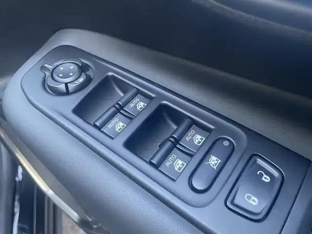 クライスラー・ジープ ジープ レネゲード リミテッド 高知県 2020(令2)年 3.2万km 黒 純正ナビ/【フルセグTV/BT/Applecarplay/Android Auto】/アドバンストブレーキアシスト/LaneSenseTM車線逸脱警報プラス/前面衝突警報（クラッシュミティゲーション付）/ブラインドスポットモニター / リアクロスパスディテクション/Parkviewリアバックアップカメラ/ParkSenseリアパークアシスト/エレクトロニック・スタビリティ・コントロール（横滑り防止）/エレクトロニック・ロール・ミティゲーション（車線逸脱防止）/オールスピードトラクションコントロール（タイヤ空転防止）/アダプティブクルーズコントロール/LEDヘッドライト（デイタイム・ランニング・ライト付）/黒レザーシート/シートヒーター/ステアリングヒーター/純正17インチアルミホイール/前後ドラレコ