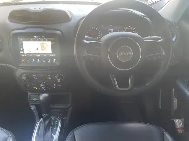 クライスラー・ジープ ジープ レネゲード リミテッド 高知県 2020(令2)年 3.2万km 黒 純正ナビ/【フルセグTV/BT/Applecarplay/Android Auto】/アドバンストブレーキアシスト/LaneSenseTM車線逸脱警報プラス/前面衝突警報（クラッシュミティゲーション付）/ブラインドスポットモニター / リアクロスパスディテクション/Parkviewリアバックアップカメラ/ParkSenseリアパークアシスト/エレクトロニック・スタビリティ・コントロール（横滑り防止）/エレクトロニック・ロール・ミティゲーション（車線逸脱防止）/オールスピードトラクションコントロール（タイヤ空転防止）/アダプティブクルーズコントロール/LEDヘッドライト（デイタイム・ランニング・ライト付）/黒レザーシート/シートヒーター/ステアリングヒーター/純正17インチアルミホイール/前後ドラレコ