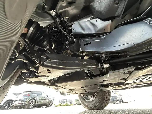 トヨタ ランドクルーザー GRスポーツ 滋賀県 2023(令5)年 0.2万km プレシャスホワイトパール ワンオーナー/寒冷地仕様/・ＰＴＣ（補助）ヒーター/・リアフォグランプ/リヤシートエンターテイメントシステム/クールBOX/サンルーフ/ルーフレール/ＪＢＬプレミアムサウンドシステム/Ｔ－Ｃｏｎｎｅｃｔ12.3インチナビゲーションシステム/(AM/FM/CD/DVD/TVフルセグ/Bluetooth/サウンドライブラリ/Miracast/USB/SD)/Toyota Safety Sense/・プリクラッシュセーフティ/・レーントレーシングアシスト/・レーダークルーズコントロール/・ロードサインアシスト/パノラミックビューモニター：マルチテレインモニター/ブラインドスポットモニター/横滑り防止装置/ETC2.0/シートヒーターD/N2列目/シートベンチレーションD/N2列目/ステアリングヒーター/ステアリングスイッチ/ハンズフリーフォン/電動リアゲート/コーナーセンサー/オートエアコン（後席）/オートハイビーム/オートライト/LEDヘッドライト/フロントフォグ/電動格納ミラー/パワーシートD/N/シートメモリー/革巻きステアリング/純正フロアマット/電動サードシート/電子パーキング/ブレーキホールド/AC100V