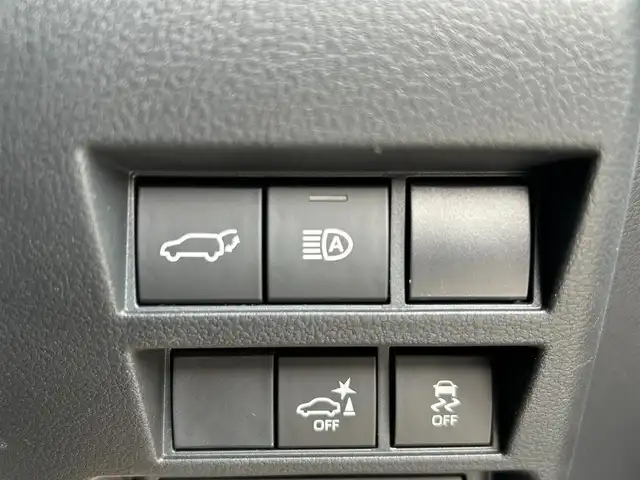 トヨタ ランドクルーザー GRスポーツ 滋賀県 2023(令5)年 0.2万km プレシャスホワイトパール ワンオーナー/寒冷地仕様/・ＰＴＣ（補助）ヒーター/・リアフォグランプ/リヤシートエンターテイメントシステム/クールBOX/サンルーフ/ルーフレール/ＪＢＬプレミアムサウンドシステム/Ｔ－Ｃｏｎｎｅｃｔ12.3インチナビゲーションシステム/(AM/FM/CD/DVD/TVフルセグ/Bluetooth/サウンドライブラリ/Miracast/USB/SD)/Toyota Safety Sense/・プリクラッシュセーフティ/・レーントレーシングアシスト/・レーダークルーズコントロール/・ロードサインアシスト/パノラミックビューモニター：マルチテレインモニター/ブラインドスポットモニター/横滑り防止装置/ETC2.0/シートヒーターD/N2列目/シートベンチレーションD/N2列目/ステアリングヒーター/ステアリングスイッチ/ハンズフリーフォン/電動リアゲート/コーナーセンサー/オートエアコン（後席）/オートハイビーム/オートライト/LEDヘッドライト/フロントフォグ/電動格納ミラー/パワーシートD/N/シートメモリー/革巻きステアリング/純正フロアマット/電動サードシート/電子パーキング/ブレーキホールド/AC100V