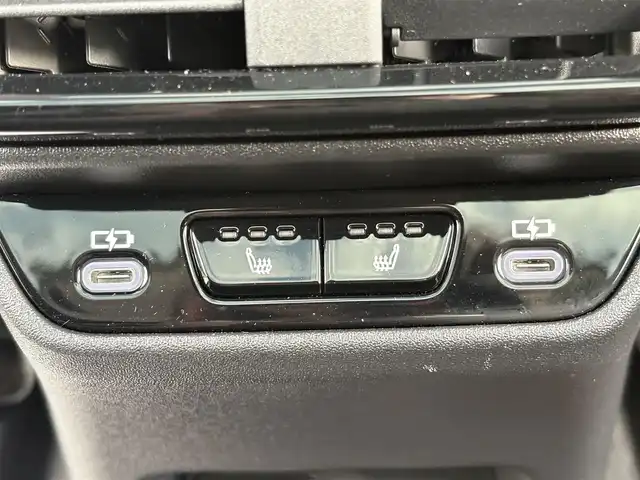 レクサス ＲＺ 300e バージョンL 大阪府 2024(令6)年 1.3万km グラファイトブラックガラスフレーク OP:パノラマルーフ(ルーフシェード付き)/OP:マークレビンソンプレミアムサウンド/OP:アドバンスドパーク＋パーキングサポートブレーキ/OP:デジタルインナーミラー/OP:おくだけ充電/純正14インチディスプレイオーディオ＋/・AM/FM/BT/フルセグ/・Apple car play/Android auto/パノラミックビューモニター/ナビ連動前後ドラレコ/ヘッドアップディスプレイ/電動リアゲート/D/Nパワーシート/Dメモリシート/D/N/二列目シートヒーター/D/Nエアシート/ステアリングヒーター/レクサスセーフティーシステム＋/・プリクラッシュセーフティー/・レーンディパーチャーアラート/・レーントレーシングアシスト/・レーンチェンジアシスト/・レーダークルーズコントロール/・アダプティブハイビームシステム/・ロードサインアシスト/・発進遅れ告知/・ドライバー異常時対応/・ドライバーモニター連携/・フロントクロストラフィックアラート/・プロアクティブドライビングアシスト/・ブラインドスポットモニター/LEDヘッドライト/ETC2.0/保証書/記録簿R6/R7/スペアキー/カードキー/充電ケーブル積み込み