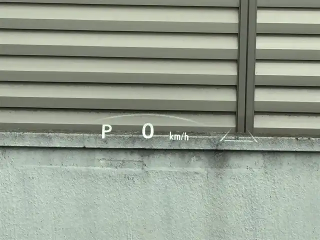 レクサス ＲＺ 300e バージョンL 大阪府 2024(令6)年 1.3万km グラファイトブラックガラスフレーク OP:パノラマルーフ(ルーフシェード付き)/OP:マークレビンソンプレミアムサウンド/OP:アドバンスドパーク＋パーキングサポートブレーキ/OP:デジタルインナーミラー/OP:おくだけ充電/純正14インチディスプレイオーディオ＋/・AM/FM/BT/フルセグ/・Apple car play/Android auto/パノラミックビューモニター/ナビ連動前後ドラレコ/ヘッドアップディスプレイ/電動リアゲート/D/Nパワーシート/Dメモリシート/D/N/二列目シートヒーター/D/Nエアシート/ステアリングヒーター/レクサスセーフティーシステム＋/・プリクラッシュセーフティー/・レーンディパーチャーアラート/・レーントレーシングアシスト/・レーンチェンジアシスト/・レーダークルーズコントロール/・アダプティブハイビームシステム/・ロードサインアシスト/・発進遅れ告知/・ドライバー異常時対応/・ドライバーモニター連携/・フロントクロストラフィックアラート/・プロアクティブドライビングアシスト/・ブラインドスポットモニター/LEDヘッドライト/ETC2.0/保証書/記録簿R6/R7/スペアキー/カードキー/充電ケーブル積み込み