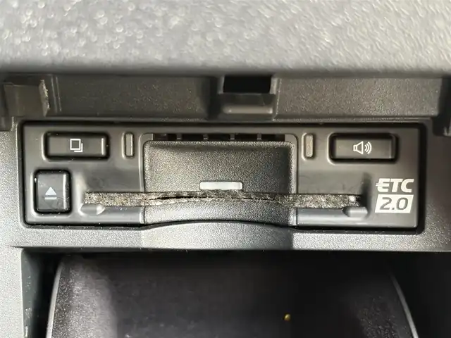 レクサス ＲＺ 300e バージョンL 大阪府 2024(令6)年 1.3万km グラファイトブラックガラスフレーク OP:パノラマルーフ(ルーフシェード付き)/OP:マークレビンソンプレミアムサウンド/OP:アドバンスドパーク＋パーキングサポートブレーキ/OP:デジタルインナーミラー/OP:おくだけ充電/純正14インチディスプレイオーディオ＋/・AM/FM/BT/フルセグ/・Apple car play/Android auto/パノラミックビューモニター/ナビ連動前後ドラレコ/ヘッドアップディスプレイ/電動リアゲート/D/Nパワーシート/Dメモリシート/D/N/二列目シートヒーター/D/Nエアシート/ステアリングヒーター/レクサスセーフティーシステム＋/・プリクラッシュセーフティー/・レーンディパーチャーアラート/・レーントレーシングアシスト/・レーンチェンジアシスト/・レーダークルーズコントロール/・アダプティブハイビームシステム/・ロードサインアシスト/・発進遅れ告知/・ドライバー異常時対応/・ドライバーモニター連携/・フロントクロストラフィックアラート/・プロアクティブドライビングアシスト/・ブラインドスポットモニター/LEDヘッドライト/ETC2.0/保証書/記録簿R6/R7/スペアキー/カードキー/充電ケーブル積み込み