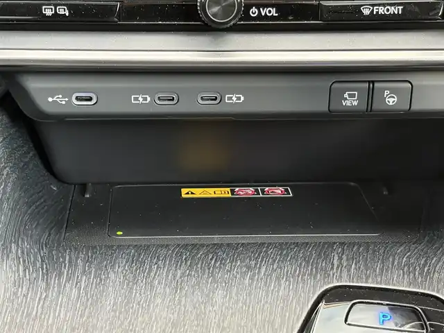 レクサス ＲＺ 300e バージョンL 大阪府 2024(令6)年 1.3万km グラファイトブラックガラスフレーク OP:パノラマルーフ(ルーフシェード付き)/OP:マークレビンソンプレミアムサウンド/OP:アドバンスドパーク＋パーキングサポートブレーキ/OP:デジタルインナーミラー/OP:おくだけ充電/純正14インチディスプレイオーディオ＋/・AM/FM/BT/フルセグ/・Apple car play/Android auto/パノラミックビューモニター/ナビ連動前後ドラレコ/ヘッドアップディスプレイ/電動リアゲート/D/Nパワーシート/Dメモリシート/D/N/二列目シートヒーター/D/Nエアシート/ステアリングヒーター/レクサスセーフティーシステム＋/・プリクラッシュセーフティー/・レーンディパーチャーアラート/・レーントレーシングアシスト/・レーンチェンジアシスト/・レーダークルーズコントロール/・アダプティブハイビームシステム/・ロードサインアシスト/・発進遅れ告知/・ドライバー異常時対応/・ドライバーモニター連携/・フロントクロストラフィックアラート/・プロアクティブドライビングアシスト/・ブラインドスポットモニター/LEDヘッドライト/ETC2.0/保証書/記録簿R6/R7/スペアキー/カードキー/充電ケーブル積み込み