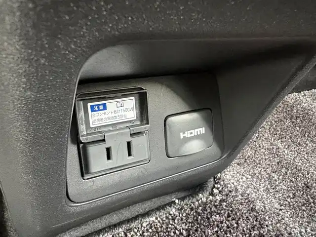 レクサス ＲＺ 300e バージョンL 大阪府 2024(令6)年 1.3万km グラファイトブラックガラスフレーク OP:パノラマルーフ(ルーフシェード付き)/OP:マークレビンソンプレミアムサウンド/OP:アドバンスドパーク＋パーキングサポートブレーキ/OP:デジタルインナーミラー/OP:おくだけ充電/純正14インチディスプレイオーディオ＋/・AM/FM/BT/フルセグ/・Apple car play/Android auto/パノラミックビューモニター/ナビ連動前後ドラレコ/ヘッドアップディスプレイ/電動リアゲート/D/Nパワーシート/Dメモリシート/D/N/二列目シートヒーター/D/Nエアシート/ステアリングヒーター/レクサスセーフティーシステム＋/・プリクラッシュセーフティー/・レーンディパーチャーアラート/・レーントレーシングアシスト/・レーンチェンジアシスト/・レーダークルーズコントロール/・アダプティブハイビームシステム/・ロードサインアシスト/・発進遅れ告知/・ドライバー異常時対応/・ドライバーモニター連携/・フロントクロストラフィックアラート/・プロアクティブドライビングアシスト/・ブラインドスポットモニター/LEDヘッドライト/ETC2.0/保証書/記録簿R6/R7/スペアキー/カードキー/充電ケーブル積み込み