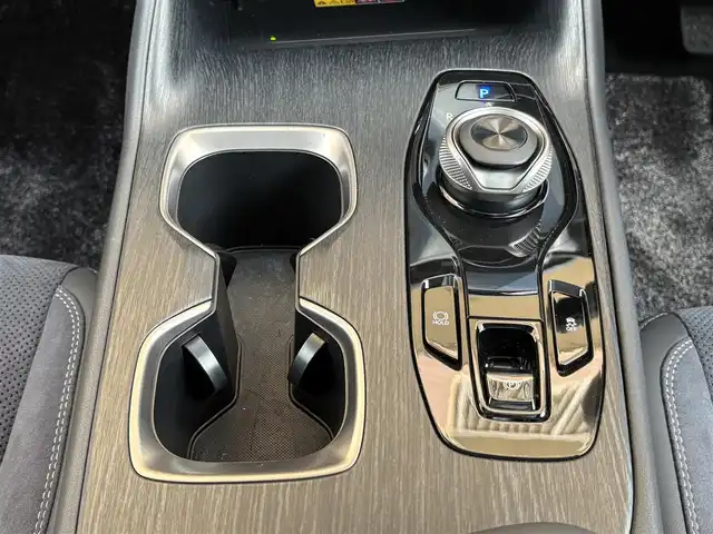 レクサス ＲＺ 300e バージョンL 大阪府 2024(令6)年 1.3万km グラファイトブラックガラスフレーク OP:パノラマルーフ(ルーフシェード付き)/OP:マークレビンソンプレミアムサウンド/OP:アドバンスドパーク＋パーキングサポートブレーキ/OP:デジタルインナーミラー/OP:おくだけ充電/純正14インチディスプレイオーディオ＋/・AM/FM/BT/フルセグ/・Apple car play/Android auto/パノラミックビューモニター/ナビ連動前後ドラレコ/ヘッドアップディスプレイ/電動リアゲート/D/Nパワーシート/Dメモリシート/D/N/二列目シートヒーター/D/Nエアシート/ステアリングヒーター/レクサスセーフティーシステム＋/・プリクラッシュセーフティー/・レーンディパーチャーアラート/・レーントレーシングアシスト/・レーンチェンジアシスト/・レーダークルーズコントロール/・アダプティブハイビームシステム/・ロードサインアシスト/・発進遅れ告知/・ドライバー異常時対応/・ドライバーモニター連携/・フロントクロストラフィックアラート/・プロアクティブドライビングアシスト/・ブラインドスポットモニター/LEDヘッドライト/ETC2.0/保証書/記録簿R6/R7/スペアキー/カードキー/充電ケーブル積み込み