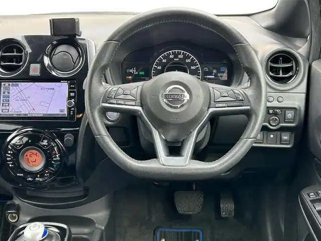 日産 ノート e－パワー メダリスト Bアロー 神奈川県 2018(平30)年 8.3万km ブリリアントホワイトパール/スーパーブラック 2トーン ワンオーナー/ディーラーop メモリーナビ/・フルセグTV/CD/DVD/AUX/BT/アラウンドビューモニター/ETC/ドライブレコーダー/プッシュスタート/インテリジェントクルーズコントロール/衝突被害軽減システム/レーンアシスト/イモビライザー/ハーフレザーシート/スポーツモード/エコモード/LEDヘッドライト/フォグランプ/社外15インチAW/純正フロアマット/保証書/取扱説明書/スペアキー×1