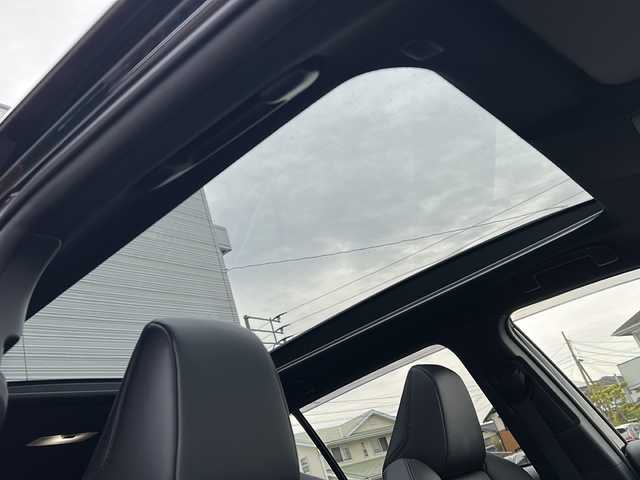 トヨタ カローラ クロス ハイブリッド Z 佐賀県 2021(令3)年 2万km アティチュードブラックマイカ 純正ディスプレイオーディオ/Bluetooth/USB/Apple Car Play/Android Auto/ワンオーナー/フルセグTV/アラウンドビューモニター/ガラスルーフ/トヨタセーフティセンス/・レーンキープアシスト/・プリクラッシュ/・ブラインドスポットモニター/・追従機能付きクルーズコントロール/・クリアランスソナー/ルーフレール/前席シートヒーター/前席パワーシート/ハーフレザーシート/LEDオートライト／オートマチックハイビーム/ダブルエアコン/ETC/ブレーキホールド/プッシュスタート