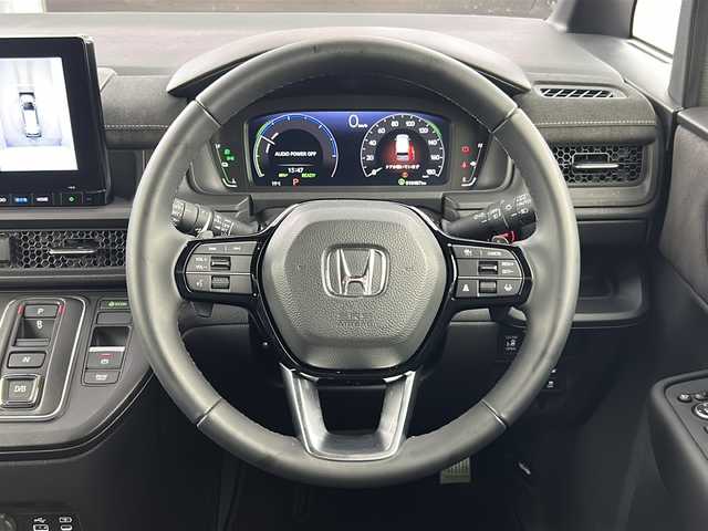 ホンダ ステップワゴン スパーダ eHEV プレミアムライン 愛知県 2024(令6)年 1.1万km プラチナホワイトパール 純正11.4型ナビ　【フルセグ/CD/DVD/Bluetooth　品番：LXM-247VPNi】/全方位カメラ　/ビルトインＥＴＣ　/ホンダセンシング/・衝突軽減ブレーキ　/・レーンキープアシスト/・アダプティブクルーズコントロール/・車線維持支援システム/・標識認識機能/・先行車発信お知らせ/ドライブレコーダー　/両側電動スライドドア/LEDヘッドライト/フォグランプ/シートヒーター/純正アルミホイール/禁煙車