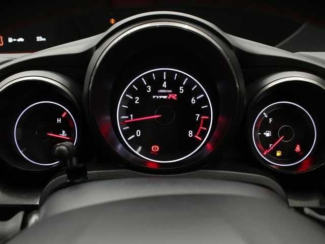 ホンダ シビック タイプR 三重県 2016(平28)年 0.6万km チャンピオンシップホワイト 750台限定車/6MT/アイドリングストップ/+Rスイッチ/KENWOODメモリナビ・地デジTV(MDV-Z702)/・DVD/CD/・Bluetooth/KENWOODツイーター/KENWOODドライブレコーダー(KNA-DR500)/バックカメラ/クルーズコントロール/ステアリングリモコン/ETC/純正19インチベルリナブラックアルミホイール/brembo製ベンチレーテッドディスクブレーキ(フロント)/brembo製アルミ対向4ポッドキャリパー/ステンレス製メッシュフロントグリル/ベルリナブラックフロントスポイラー/オーバーフェンダー/ベルリナブラックサイドシルスポイラー/ベルリナブラックリアスポイラー/ディフューザー付リアバンパー/LEDリアコンビネーションランプ/LEDヘッドランプ/・オートライト/フォグランプ/プッシュエンジンスタート/スマートキー×2/新車時保証書/取扱説明書