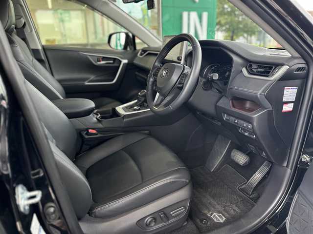 トヨタ ＲＡＶ４ ハイブリットG 茨城県 2021(令3)年 2.6万km アティチュードブラックマイカ ワンオーナー/サンルーフ/純正ディスプレーオーディオ/ナビ/バックカメラ/フルセグ/Bluetooth/デジタルインナーミラー/レーダークルーズコントロール/純正LEDヘッドライト/純正フォグライト/オートライト/オートハイビーム/前席シートヒーター/ステアリングヒーター/運転席メモリ機能付パワーシート/パーワバックドア/純正18インチアルミホイール/スマートキー/プッシュスタート/取扱説明書/新車時保証書