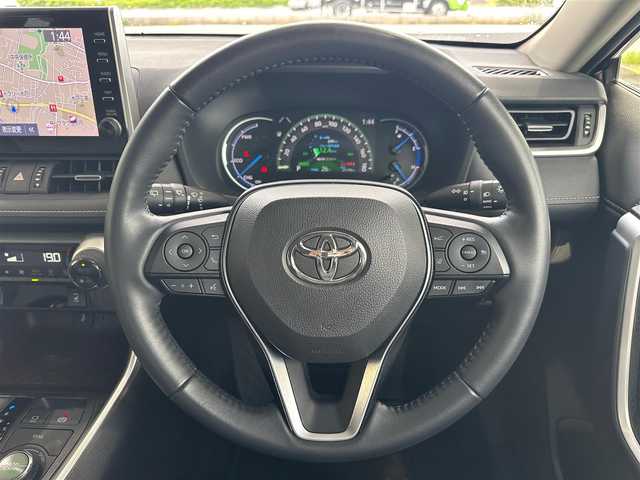 トヨタ ＲＡＶ４ ハイブリットG 茨城県 2021(令3)年 2.6万km アティチュードブラックマイカ ワンオーナー/サンルーフ/純正ディスプレーオーディオ/ナビ/バックカメラ/フルセグ/Bluetooth/デジタルインナーミラー/レーダークルーズコントロール/純正LEDヘッドライト/純正フォグライト/オートライト/オートハイビーム/前席シートヒーター/ステアリングヒーター/運転席メモリ機能付パワーシート/パーワバックドア/純正18インチアルミホイール/スマートキー/プッシュスタート/取扱説明書/新車時保証書