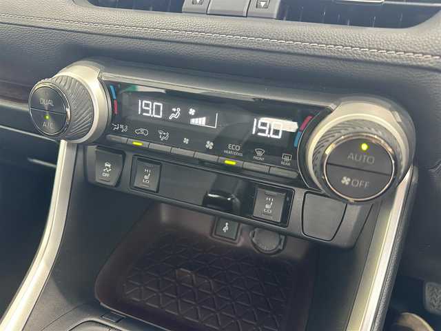 トヨタ ＲＡＶ４ ハイブリットG 茨城県 2021(令3)年 2.6万km アティチュードブラックマイカ ワンオーナー/サンルーフ/純正ディスプレーオーディオ/ナビ/バックカメラ/フルセグ/Bluetooth/デジタルインナーミラー/レーダークルーズコントロール/純正LEDヘッドライト/純正フォグライト/オートライト/オートハイビーム/前席シートヒーター/ステアリングヒーター/運転席メモリ機能付パワーシート/パーワバックドア/純正18インチアルミホイール/スマートキー/プッシュスタート/取扱説明書/新車時保証書