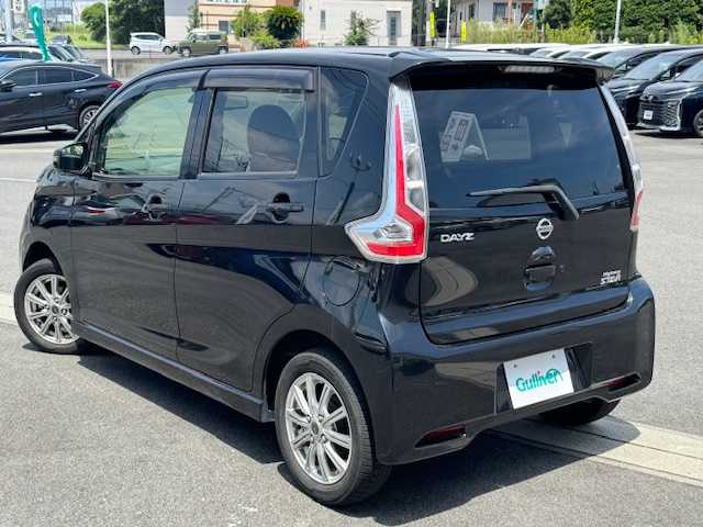 日産 デイズ ハイウェイスターG ターボ 静岡県 2016(平28)年 5.2万km ブラック ●純正ナビ/(フルセグ/CD/DVD/Bluetooth)/(MM316D-W)/●全方位カメラ/●衝突被害軽減システム/●オートライト/●オートマチックハイビーム/●革巻きステアリング/●ステアリングスイッチ/●ETC/●電動格納ウィンカーミラー/●ドアバイザー/●スマートキー/●プッシュスタート/●純正フロアマット/●社外14インチアルミホイール(MiLLOUS)/●純正アルミホイールサマータイヤ4本付き/●ダブルSRS＋ABS