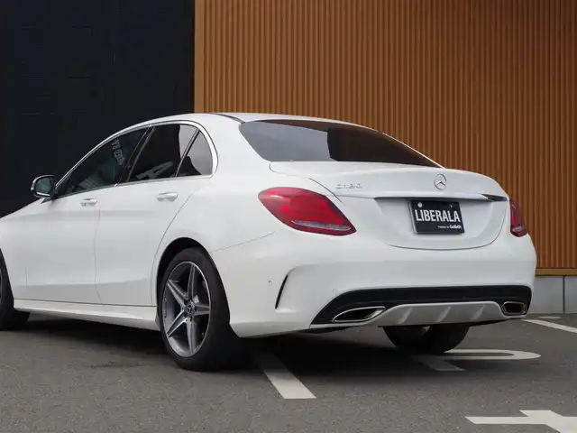 メルセデス・ベンツ Ｃ１８０ ローレウスエディション 埼玉県 2018(平30)年 2.9万km ポーラホワイト 特別仕様車 /ブラックレザーシート /アダプティブクルーズコントロール /レーダーセーフティパッケージ /ベーシックパッケージ /ブラインドスポットモニター /バックカメラ /純正ナビ /ETC /フルセグTV /シートヒーター