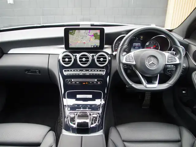 メルセデス・ベンツ Ｃ１８０ ローレウスエディション 埼玉県 2018(平30)年 2.9万km ポーラホワイト 特別仕様車 /ブラックレザーシート /アダプティブクルーズコントロール /レーダーセーフティパッケージ /ベーシックパッケージ /ブラインドスポットモニター /バックカメラ /純正ナビ /ETC /フルセグTV /シートヒーター