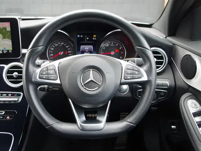 メルセデス・ベンツ Ｃ１８０ ローレウスエディション 埼玉県 2018(平30)年 2.9万km ポーラホワイト 特別仕様車 /ブラックレザーシート /アダプティブクルーズコントロール /レーダーセーフティパッケージ /ベーシックパッケージ /ブラインドスポットモニター /バックカメラ /純正ナビ /ETC /フルセグTV /シートヒーター