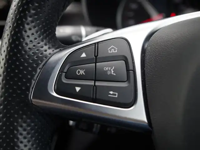 メルセデス・ベンツ Ｃ１８０ ローレウスエディション 埼玉県 2018(平30)年 2.9万km ポーラホワイト 特別仕様車 /ブラックレザーシート /アダプティブクルーズコントロール /レーダーセーフティパッケージ /ベーシックパッケージ /ブラインドスポットモニター /バックカメラ /純正ナビ /ETC /フルセグTV /シートヒーター