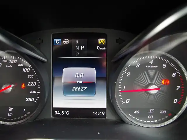 メルセデス・ベンツ Ｃ１８０ ローレウスエディション 埼玉県 2018(平30)年 2.9万km ポーラホワイト 特別仕様車 /ブラックレザーシート /アダプティブクルーズコントロール /レーダーセーフティパッケージ /ベーシックパッケージ /ブラインドスポットモニター /バックカメラ /純正ナビ /ETC /フルセグTV /シートヒーター
