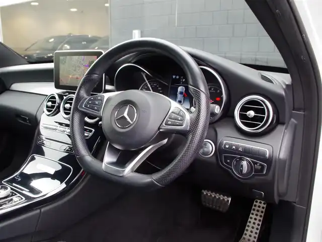 メルセデス・ベンツ Ｃ１８０ ローレウスエディション 埼玉県 2018(平30)年 2.9万km ポーラホワイト 特別仕様車 /ブラックレザーシート /アダプティブクルーズコントロール /レーダーセーフティパッケージ /ベーシックパッケージ /ブラインドスポットモニター /バックカメラ /純正ナビ /ETC /フルセグTV /シートヒーター