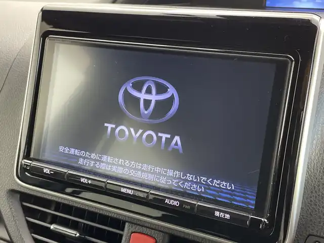 トヨタ ヴォクシー ZS 新潟県 2017(平29)年 2.2万km ブラック 純正メモリナビ【NSZT-Y66T】/　フルセグTV/Bluetooth/CD/DVD/トヨタセーフティセンスC/・プリクラッシュセーフティシステム/・レーンディパーチャーアラート/・オートマチックハイビーム/クルーズコントロール/両側パワースライドドア/ドライブレコーダー/バックモニター/ビルトインETC/アイドリングストップ/横滑り防止装置/LEDヘッドライト/レザーステアリング