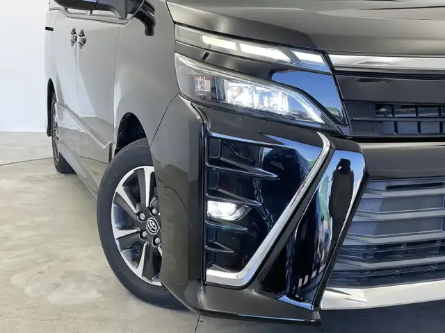 トヨタ ヴォクシー ZS 新潟県 2017(平29)年 2.2万km ブラック 純正メモリナビ【NSZT-Y66T】/　フルセグTV/Bluetooth/CD/DVD/トヨタセーフティセンスC/・プリクラッシュセーフティシステム/・レーンディパーチャーアラート/・オートマチックハイビーム/クルーズコントロール/両側パワースライドドア/ドライブレコーダー/バックモニター/ビルトインETC/アイドリングストップ/横滑り防止装置/LEDヘッドライト/レザーステアリング
