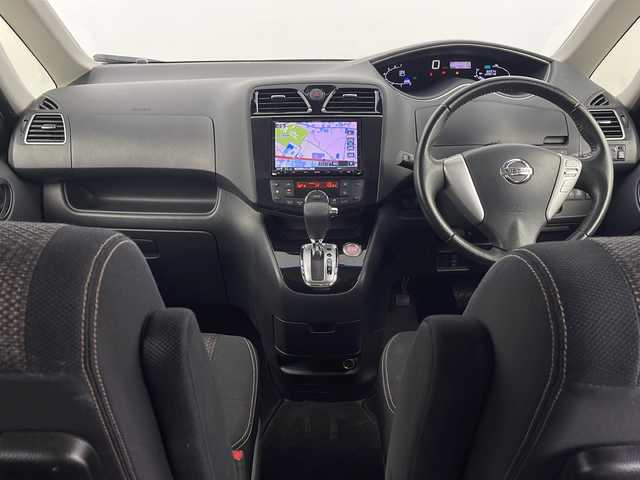 日産 セレナ HWS S HV Vセレ +SeftyⅡ 埼玉県 2016(平28)年 6.3万km ブリリアントホワイトパール 社外９インチナビ　（KENWOOD）/全方位カメラ/後席フリップダウンモニター（carrozzeria）/両側パワースライドドア/クルーズコントロール/クリアランスソナー/社外ＥＴＣ/エマージェンシーブレーキ/横滑り防止装置/衝突軽減ブレーキ/盗難防止装置/コーナーセンサー/ロールサンシェード/アイドリングストップ/オートLEDライト/フロントフォグランプ/社外フロアマット/純正アルミホイール/純正エアロ/・フロント/・リア/・サイド