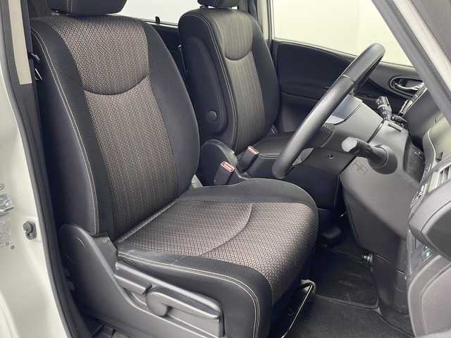 日産 セレナ HWS S HV Vセレ +SeftyⅡ 埼玉県 2016(平28)年 6.3万km ブリリアントホワイトパール 社外９インチナビ　（KENWOOD）/全方位カメラ/後席フリップダウンモニター（carrozzeria）/両側パワースライドドア/クルーズコントロール/クリアランスソナー/社外ＥＴＣ/エマージェンシーブレーキ/横滑り防止装置/衝突軽減ブレーキ/盗難防止装置/コーナーセンサー/ロールサンシェード/アイドリングストップ/オートLEDライト/フロントフォグランプ/社外フロアマット/純正アルミホイール/純正エアロ/・フロント/・リア/・サイド