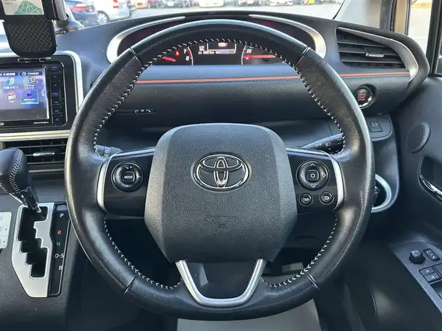 トヨタ シエンタ G 兵庫県 2020(令2)年 6万km ベージュ ワンオーナー/社外ナビ/BTオーディオ/フルセグテレビ/CD/DVD再生機能/バックカメラ/ETC/両側パワースライドドア/前席シートヒーター/ステアリングヒーター/ヘッドライトレベライザー/衝突軽減ブレーキ/アイドリングストップ