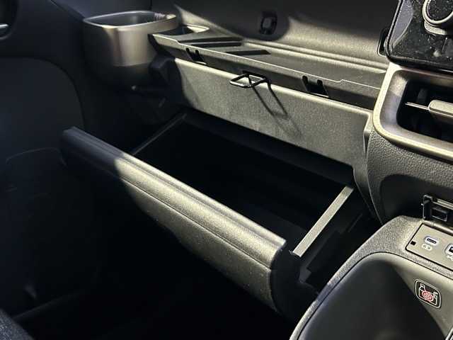 トヨタ シエンタ Z 千葉県 2022(令4)年 1.9万km ブラック ワンオーナー/純正ナビ/Bluetooth/フルセグTV/ETC2.0/全方位カメラ/両側パワースライドドア/プリクラッシュセーフティ/レーンディパーチャーアラート/ブラインドスポットモニター/クリアランスソナー/プロアクティブドライビングアシスト/ロードサインアシスト/オートハイビーム/レーダークルーズコントロール/前席シートヒーター/ステアリングヒーター/スマートキー/スペアキー×１/プッシュスタート/純正フロアマット/純正アルミホイール