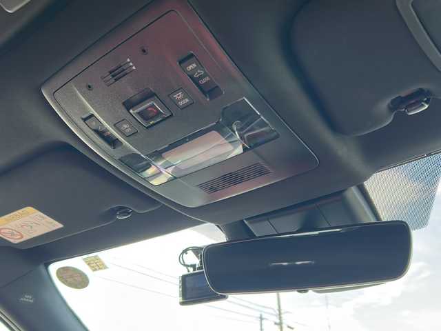 レクサス ＵＸ 250h Fスポーツ 愛知県 2022(令4)年 2.2万km グラファイトブラックガラスフレーク /禁煙車/ワンオーナー//ムーンルーフ(チルト&スライド)//12.3インチディスプレイオーディオ//コネクティッドナビ/フルセグTV//Bluetooth・USB//バックカメラ・パノラミックビューモニター//ビルトインETC2.0//赤革シート//前後ドライブレコーダー（ZDR035）//レクサスセーフティシステムプラス//プリクラッシュセーフティ//レーンディパーチャーアラート//レーントレーシングアシスト//オートマチックハイビーム//レーダークルーズコントロール/　（全車速追従機能付き）//ブラインドスポットモニター//ロードサインアシスト//先行車発進告知機能//プロアクティブドライビングアシスト//クリアランスソナー//前席パワーシート（D席ポジションメモリ付き）//前席シートヒーター//ステアリングヒーター//電動パーキング・ブレーキホールド//パワーバックドア//純正１８インチアルミ//アクティブサウンドコントロール//Fスポーツ専用フレアレッド内装//LEDオートライト//電動格納ミラーウィンカー//純正フロアマット//カードキー×1スペアキー×１//取扱説明書/新車保証書