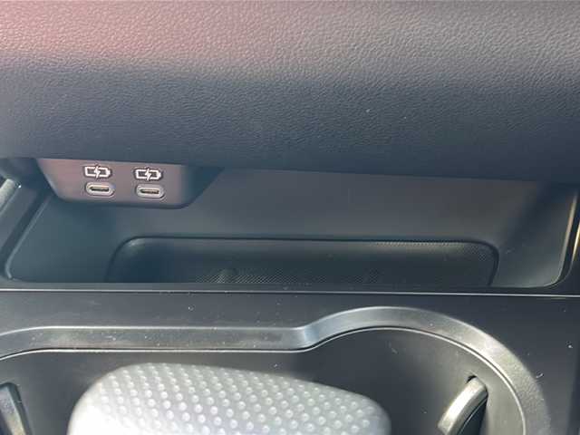 レクサス ＵＸ 250h Fスポーツ 愛知県 2022(令4)年 2.2万km グラファイトブラックガラスフレーク /禁煙車/ワンオーナー//ムーンルーフ(チルト&スライド)//12.3インチディスプレイオーディオ//コネクティッドナビ/フルセグTV//Bluetooth・USB//バックカメラ・パノラミックビューモニター//ビルトインETC2.0//赤革シート//前後ドライブレコーダー（ZDR035）//レクサスセーフティシステムプラス//プリクラッシュセーフティ//レーンディパーチャーアラート//レーントレーシングアシスト//オートマチックハイビーム//レーダークルーズコントロール/　（全車速追従機能付き）//ブラインドスポットモニター//ロードサインアシスト//先行車発進告知機能//プロアクティブドライビングアシスト//クリアランスソナー//前席パワーシート（D席ポジションメモリ付き）//前席シートヒーター//ステアリングヒーター//電動パーキング・ブレーキホールド//パワーバックドア//純正１８インチアルミ//アクティブサウンドコントロール//Fスポーツ専用フレアレッド内装//LEDオートライト//電動格納ミラーウィンカー//純正フロアマット//カードキー×1スペアキー×１//取扱説明書/新車保証書