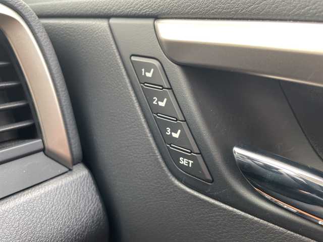 レクサス ＲＸ 450h バージョンL 広島県 2020(令2)年 4.2万km ソニッククォーツ 禁煙/モデリスタエアロ（F/S/R）/レクサスセーフティ/・プリクラッシュセーフティ/・レーンディパーチャーアラート/・レーダークルーズコントロール/・オートマチックハイビーム/・先行車発進お知らせ/BSM/RCTA/HUD/クリアランスソナー/マークレビンソン/純正ナビ/・フルセグ/CD/DVD/Blu-ray/SD/REC/USB/AUX/スマホ連携/パノラミックビューモニター/アルパインリアモニター/ウッドコンビステアリング/パドルシフト/ステアリングヒーター/オートライト/ヘッドランプウォッシャー/ワイヤレス充電/パワーバックドア/パワーシート/シートメモリー（D/N）/全席シートヒーター/D/Nベンチレーション/LEDヘッドライト/フォグランプ/スマートキー/プッシュスタート/スペアキー/カードキー/100V100W電源/トノカバー/アルパインミラー型ドラレコ/ETC2.0/取扱書/保証書