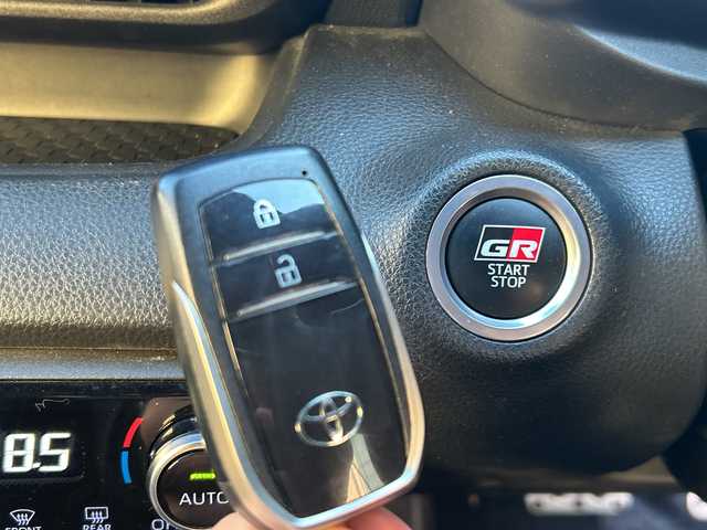 トヨタ ＧＲヤリス RS 東京都 2021(令3)年 6.4万km プレシャスブラックパール ワンオーナー/純正ナビ(T-Connect ・フルセグ・Bluetooth・AM・FM)/バックカメラ/パドルシフト/前後ドライブレコーダー/レーダークルーズコントロール/衝突軽減ブレーキ/レーンアシスト/ハンドルヒーター/シートヒーター/ETC2.0/オートブレーキホールド/前後コーナーセンサー/取扱説明書/保証書/記録簿