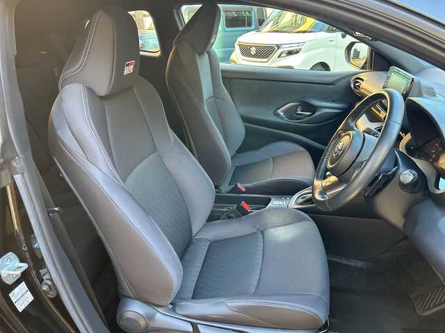 トヨタ ＧＲヤリス RS 東京都 2021(令3)年 6.4万km プレシャスブラックパール ワンオーナー/純正ナビ(T-Connect ・フルセグ・Bluetooth・AM・FM)/バックカメラ/パドルシフト/前後ドライブレコーダー/レーダークルーズコントロール/衝突軽減ブレーキ/レーンアシスト/ハンドルヒーター/シートヒーター/ETC2.0/オートブレーキホールド/前後コーナーセンサー/取扱説明書/保証書/記録簿