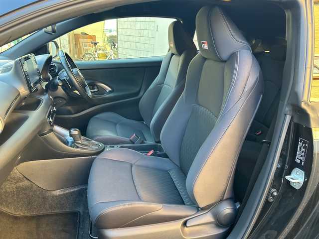 トヨタ ＧＲヤリス RS 東京都 2021(令3)年 6.4万km プレシャスブラックパール ワンオーナー/純正ナビ(T-Connect ・フルセグ・Bluetooth・AM・FM)/バックカメラ/パドルシフト/前後ドライブレコーダー/レーダークルーズコントロール/衝突軽減ブレーキ/レーンアシスト/ハンドルヒーター/シートヒーター/ETC2.0/オートブレーキホールド/前後コーナーセンサー/取扱説明書/保証書/記録簿