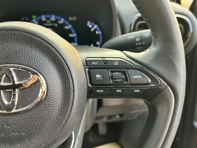 トヨタ ヤリスクロス ハイブリッド Z 福岡県 2021(令3)年 8.8万km ブラックマイカ フルセグナビ/クルーズコントロール/ビルトインETC/ETC2.0/ドライブレコーダー/前席シートヒーター/LEDライト/全方位車外カメラ/純正アルミホイール