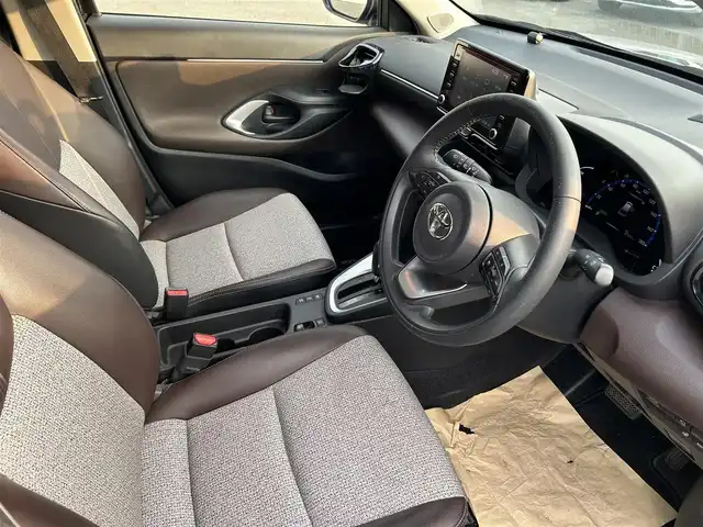 トヨタ ヤリスクロス ハイブリッド Z 福岡県 2021(令3)年 8.8万km ブラックマイカ フルセグナビ/クルーズコントロール/ビルトインETC/ETC2.0/ドライブレコーダー/前席シートヒーター/LEDライト/全方位車外カメラ/純正アルミホイール