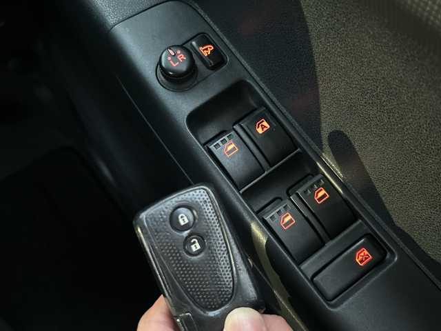 ダイハツ ムーヴ コンテ カスタム G 青森県 2012(平24)年 9万km ブラックマイカメタリック 4WD/HIDヘッドライト/フォグランプ/オートエアコン/純正ドアバイザー/純正フロアマット/パワーステアリング/パワーウィンドウ/電動格納ドアミラー/スマートキー/盗難防止装置/純正14インチアルミ