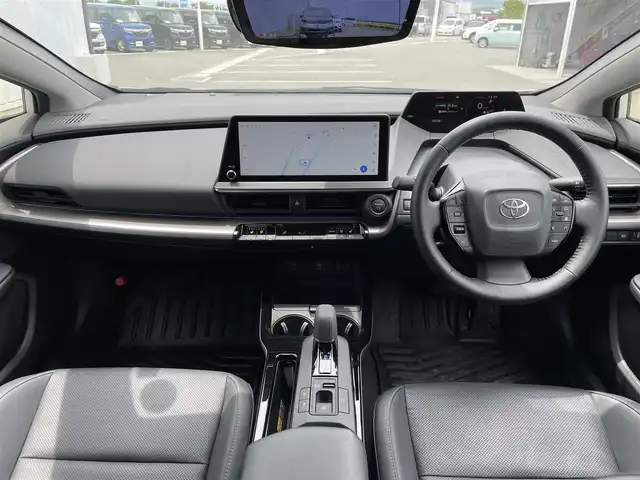トヨタ プリウス Z 佐賀県 2023(令5)年 3.4万km プラチナホワイトパールマイカ ガラスルーフ/Toyota Safety Sense/・プリクラッシュセーフティ/・レーントレーシングアシスト/・レーンチェンジアシスト/・先行車発進告知機能/・オートマチックハイビーム/・レーダークルーズコントロール/・クリアランスソナー/・パーキングサポートブレーキ/・ロードサインアシスト/・ブラインドスポットモニター/・アドバンストパーク/純正12.3インチナビ/・フルセグTV/USB/Bluetooth/AppleCarPlay/パノラミックビューモニター/アルパインドラレコ一体型デジタルインナーミラー/電子パーキングブレーキ/AUTO　HOLD/D席パワーシート（メモリ機能付）/D＋N席シートヒーター・エアシート/ステアリングヒーター/ステアリングリモコン　/100V電源/19インチ純正アルミホイール/純正LEDヘッドライト/ETC2.0/フロアマット