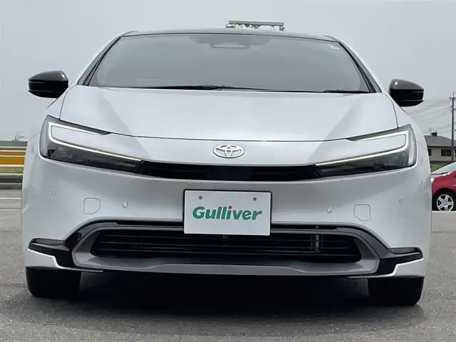 トヨタ プリウス Z 佐賀県 2023(令5)年 3.4万km プラチナホワイトパールマイカ ガラスルーフ/Toyota Safety Sense/・プリクラッシュセーフティ/・レーントレーシングアシスト/・レーンチェンジアシスト/・先行車発進告知機能/・オートマチックハイビーム/・レーダークルーズコントロール/・クリアランスソナー/・パーキングサポートブレーキ/・ロードサインアシスト/・ブラインドスポットモニター/・アドバンストパーク/純正12.3インチナビ/・フルセグTV/USB/Bluetooth/AppleCarPlay/パノラミックビューモニター/アルパインドラレコ一体型デジタルインナーミラー/電子パーキングブレーキ/AUTO　HOLD/D席パワーシート（メモリ機能付）/D＋N席シートヒーター・エアシート/ステアリングヒーター/ステアリングリモコン　/100V電源/19インチ純正アルミホイール/純正LEDヘッドライト/ETC2.0/フロアマット
