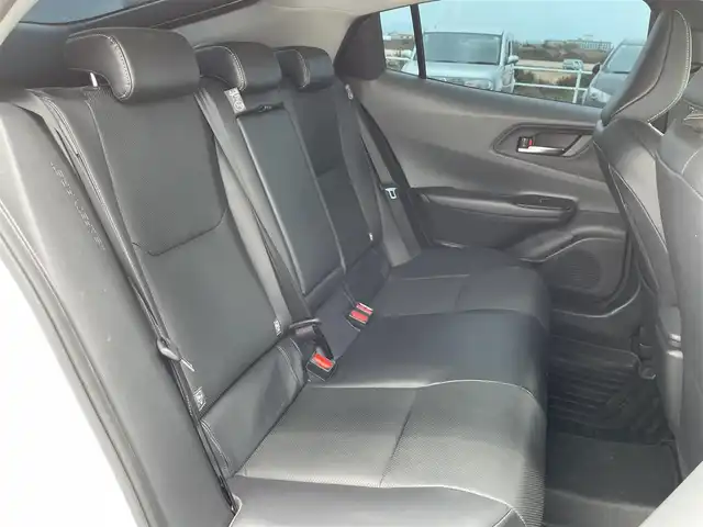 トヨタ プリウス Z 佐賀県 2023(令5)年 3.4万km プラチナホワイトパールマイカ ガラスルーフ/Toyota Safety Sense/・プリクラッシュセーフティ/・レーントレーシングアシスト/・レーンチェンジアシスト/・先行車発進告知機能/・オートマチックハイビーム/・レーダークルーズコントロール/・クリアランスソナー/・パーキングサポートブレーキ/・ロードサインアシスト/・ブラインドスポットモニター/・アドバンストパーク/純正12.3インチナビ/・フルセグTV/USB/Bluetooth/AppleCarPlay/パノラミックビューモニター/アルパインドラレコ一体型デジタルインナーミラー/電子パーキングブレーキ/AUTO　HOLD/D席パワーシート（メモリ機能付）/D＋N席シートヒーター・エアシート/ステアリングヒーター/ステアリングリモコン　/100V電源/19インチ純正アルミホイール/純正LEDヘッドライト/ETC2.0/フロアマット